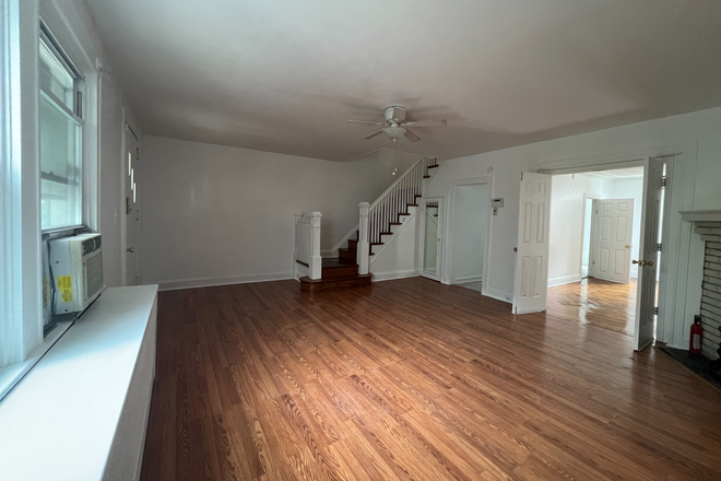 Living room - JHU-Adjacent Private Rooms w/ En-Suite (Private Bath) Townhome