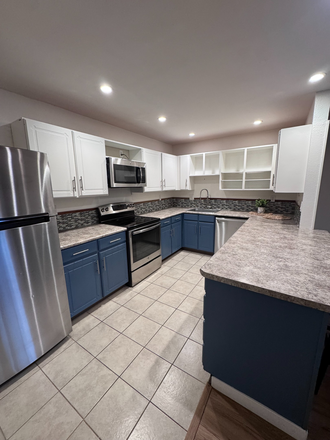 kitchen - 2 bed 2 bath 3rd floor apartment