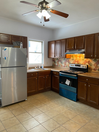 Kitchen - Great Location, 2 Bedroom Available 9/1 Apartments