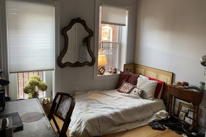 Bedroom - ALL GIRLS Room for Rent close to Northeastern University Apartments