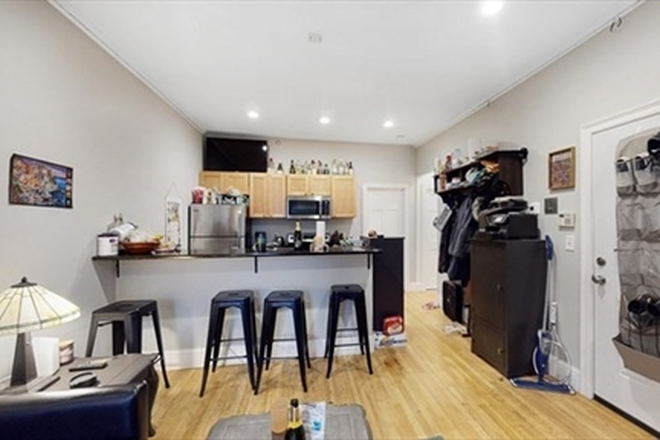 Kitchen - Available 9/1/25 4 bed 2 bath with 2 levels of livings space Condo
