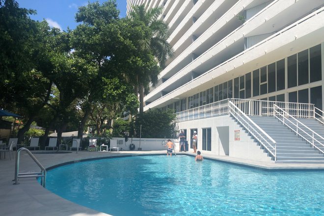 Pool - Beautiful Ocean view bedroom with private bathroom in Brickell. Close to Brickell city center. Condo
