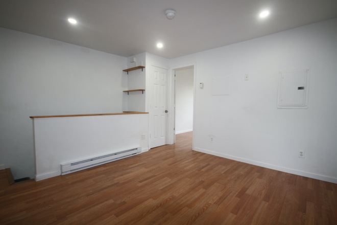 Living Room looking into Bedroom - Delightfully Cute 1BR Upper Duplex on arterial West Girard