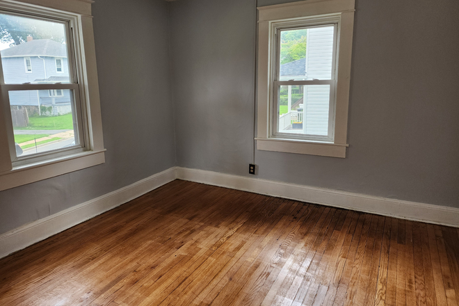 Large bed room - Two family...four square house