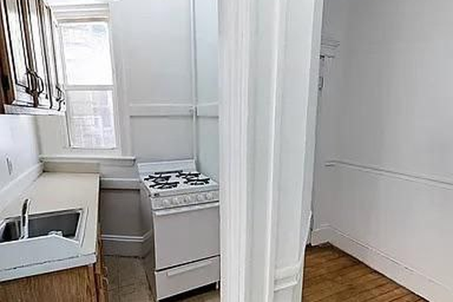 Kitchen - Looking for one roommate, 3B1B close to campus, no broker's fee, convenient! Apartments