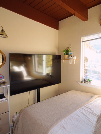 Bedroom #1 - 4 Bedroom House on the Hill close to campus