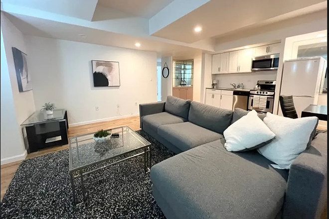 Living Space - 84 Gainsborough St
