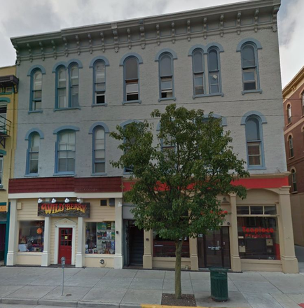 Building Exterior - AVAILABLE 27-28 HUGE 4 BEDROOM APARTMENT OVERLOOKING HIGH STREET 17 West High Street Apt A