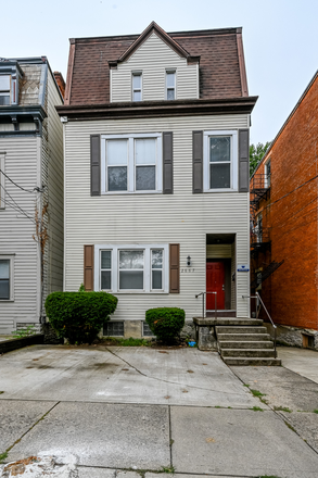 Exterior - 2667 Bellevue Ave Triplex
