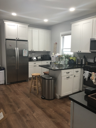 . - GORGEOUS 4 Bed/1 Bath  - Avail NOW!!! Apartments