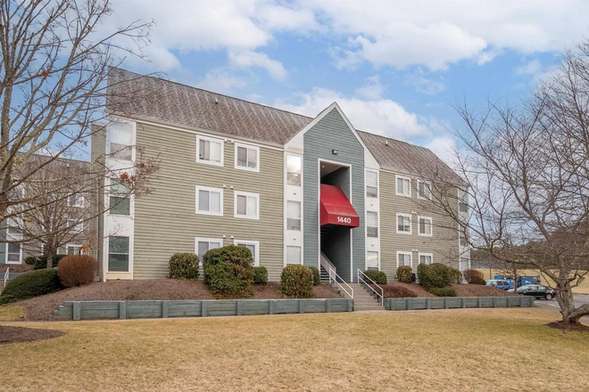 STREET VIEW - HUNTER'S RIDGE APARTMENTS