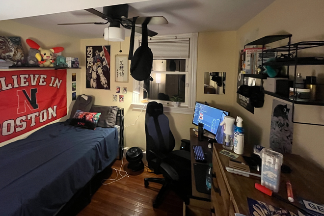 Bedroom - (SUBLET) Inexpensive Single | Washer/Dryer | 15 MINUTE WALK TO NORTHEASTERN | (MAY - AUGUST)