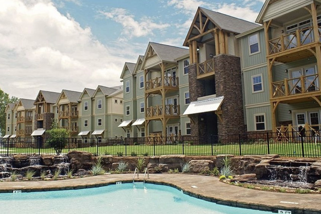 Pool - Crawford Falls! Move in Special! Available for Fall 2026 & Spring/Summer 2027. Condo