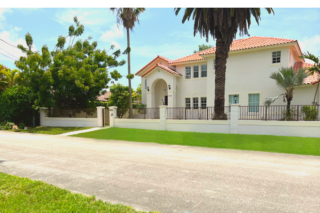 street view - 5BR/4 BATH W/POOL. LIVING OFF CAMPUS, AVAILABLE NOW FOR SPRING SEMESTER 2026. House