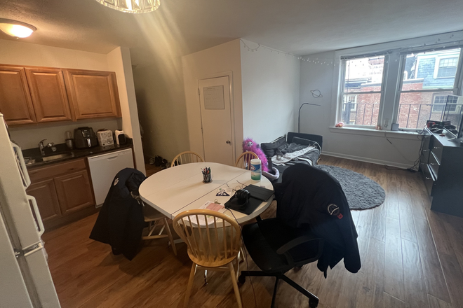 . - Bright & Sunny 2 Bed / 1 Bath in the North End available 09/01/2026!! Apartments