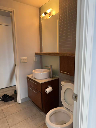 Bathroom - 1Bedroom + Den Stunning South East View-City & Lake Apartments