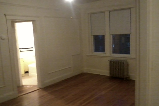 hubrealtyproperties.com - Across the street from campus shuttle bus, large one bedroom