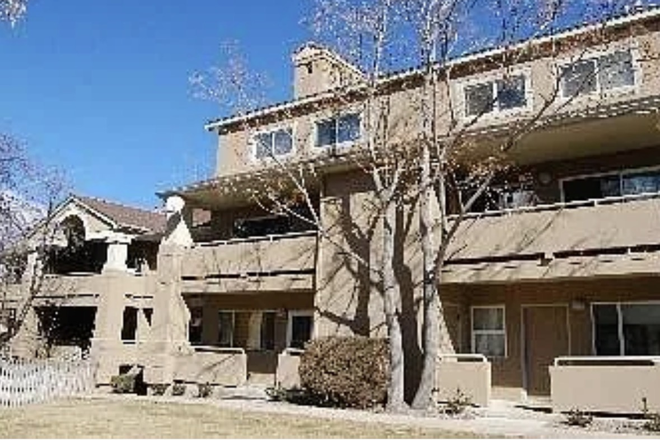 Outside - Roommates wanted - Apartment close to campus