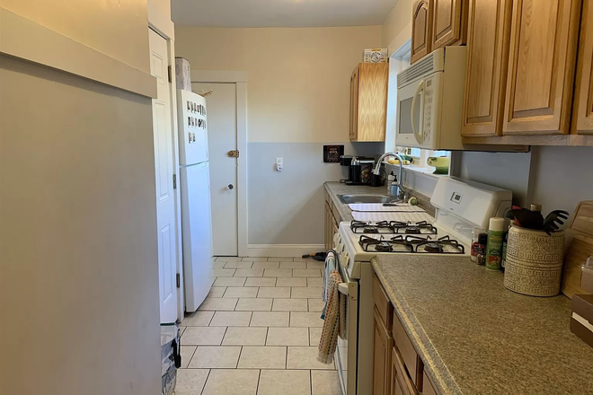Call NOW for showings! 617-236-8600 - CH HILL AVE - *9/1/2026* FLOOR THRU 4BR NEAR BC W/ 2 BATHS, LNDRY IN BLDNG, DECK, DW, DINING RM! Apartments