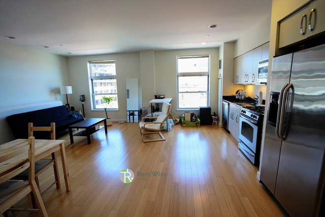 1 - AVAILABLE NOW! Sweet 2 bed/1.5 bath, Pet Friendly, close to MBTA, No Fee! Apartments