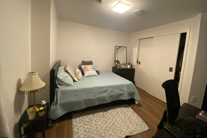 Bedroom (image 1) - Room in 3 bed/1 bath, Soldiers Field Park (HUH), August 1 lease Apartments