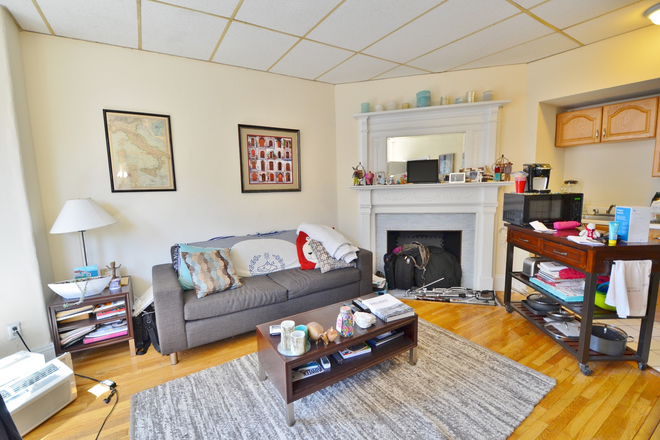 living room - Sunny 1 bed/bath - Available 9/1 - Marlborough St. - Special Deal: 100% OFF BROKERS FEE Apartments