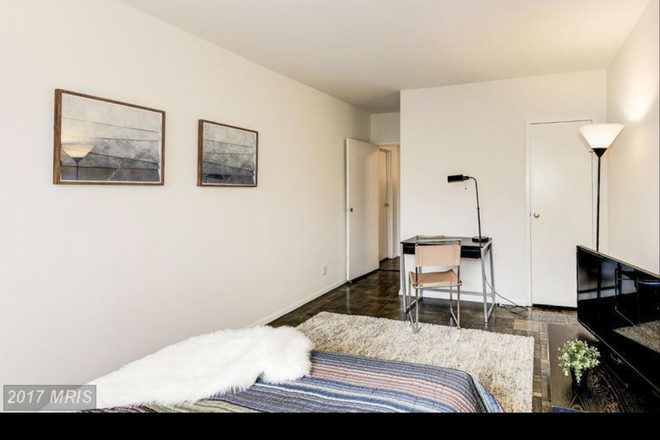 Master bedroom - 8 minutes walk to AU, fully furnished, top floor, just bring in your luggage! Condo