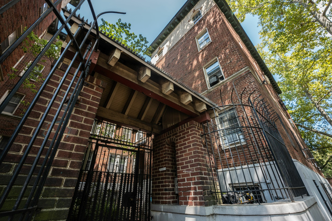 Castle Hill - Castle Hill Apartments