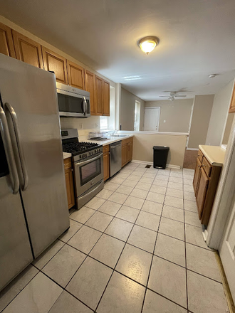 Eat- In Kitchen - Full House In the Temple Uni Area - 4 LRG Bedrooms 2.5 Bath With a Private Backyard & W/D