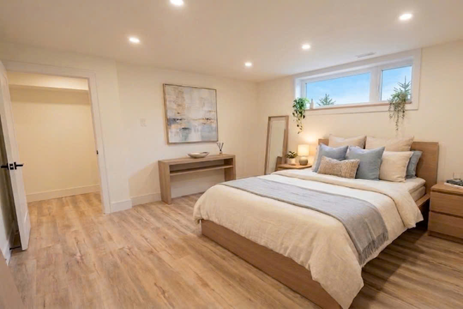 Spacious bedroom - ​Bright Furnished 1BR+Den+ private kitchen + Bathroom Walk-out Suite near UTM | Utilities Incl.