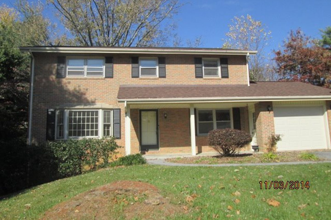  - 4 Bedroom 2.5 Bath House 1 Car Garage