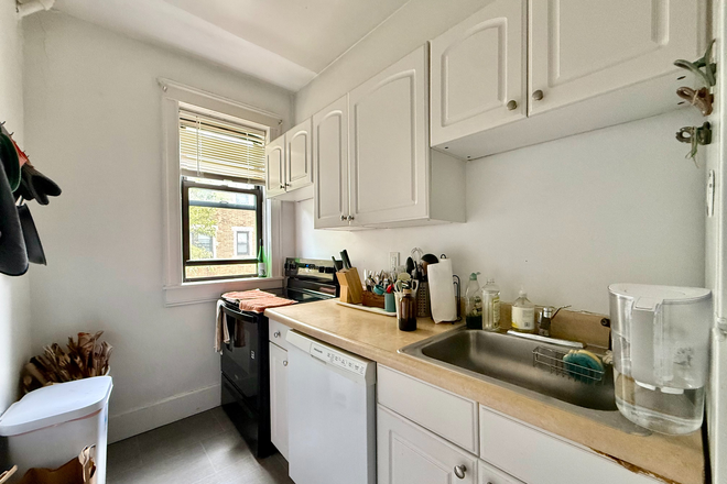 kitchen - NO FEE! North Brookline 3 bed, pet friendly for 8/1 Apartments