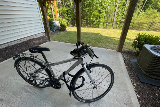Backyard view with bike - 1BR in Furnished Townhouse | $800/mo | Mid-June – July 31 | 12 min to Duke Campus