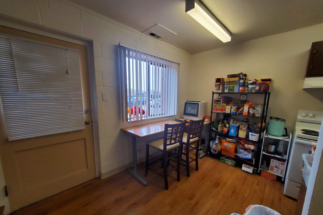 kitchen/front door - Furnished Bedroom in Smiley Court