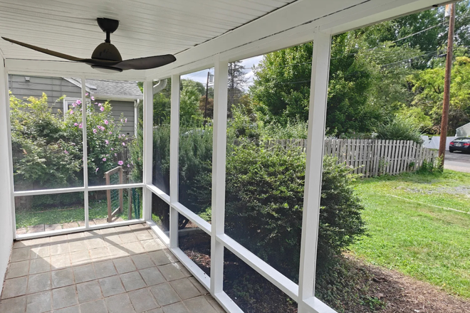 screened pouch in front - 3BR Single Family House-Prime location for young family with kids-Top School