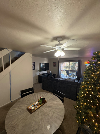 Living room - Campus Townhouses