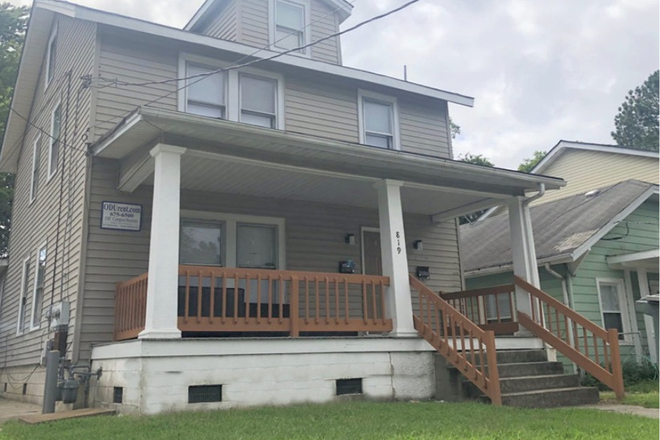 Exterior Front - ODUrent Offers 819 W 49th St Duplex