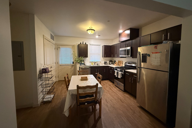 Kitchen - Relet:Furnished 2BR thome for PU faculty/staff only-N. Stanworth Dr-Princeton