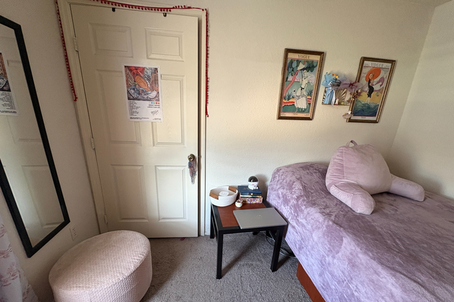 Bedroom - The Pointe at Central Summer Sublet Apartments