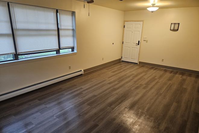 Livingroom - 36 Bedford Terrace LLC Apartments