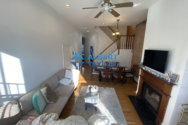 Living Area - 4 Bed 5 minutes from campus!! Tour today!! Apartments