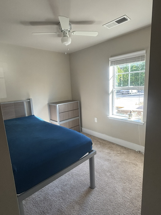 Bedroom - The Oasis Vue Student Housing first floor 3 bedroom with personal office rooms Apartments