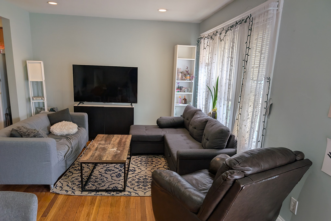 Living room - Room for Rent – Walk to Tufts & Davis Square | June 1st | Flexible Lease Duplex