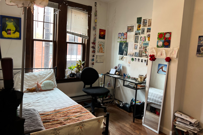 Bedroom - Available September 1st!!Walk to Northeastern