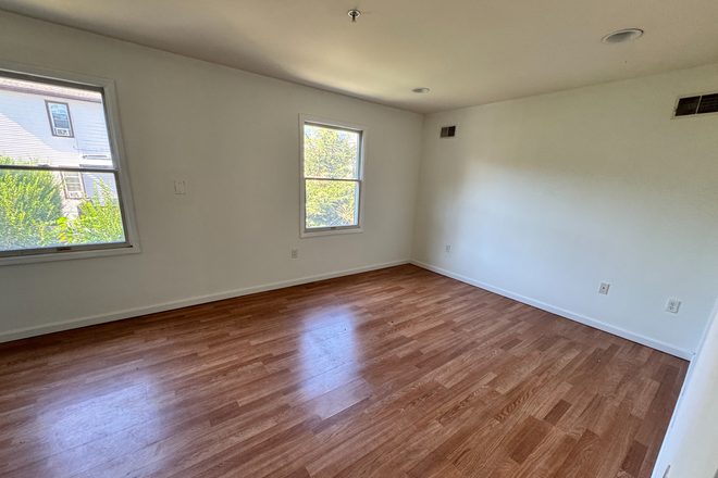 Main large bedroom with en suite bathroom - Spacious beautiful 3 bedroom with quick commute to Manhattan - unfurnished Apartments