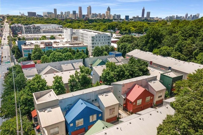 Community - 15 min to campus, furnished private room & private bathroom in shared townhome on the Atlanta