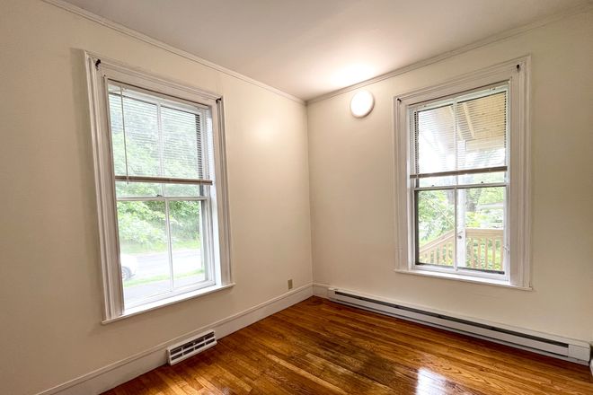 Room - 61 Gray St #1N Triplex