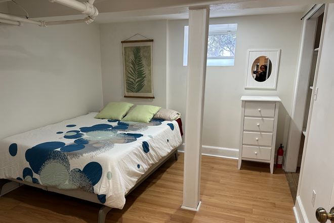 bedroom basement apartment - Beautiful basement apartment, private entrance, fully furnished, lots of light! No Broker's Fee