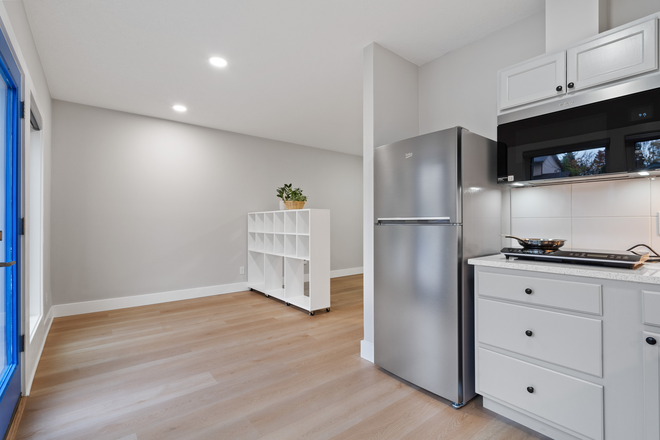 Kitchen & living room - Studio Apartment in Woodlawn