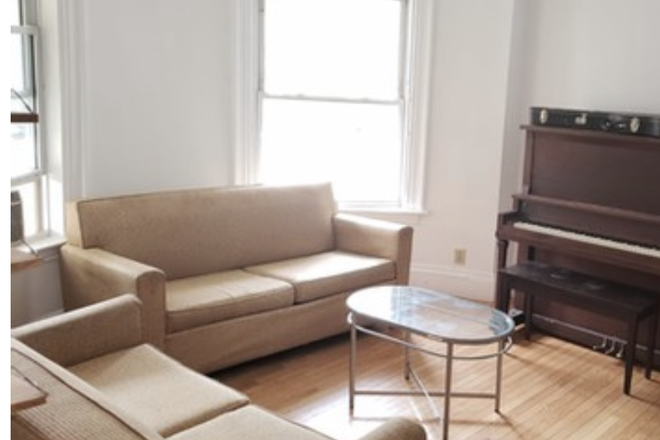 Living Room - Large 6 bed/3 bath in Brookline for Fall 2024! Just a 15 min walk from campus Apartments